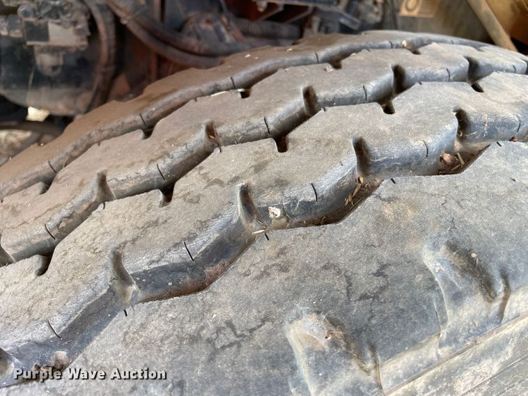 image for item DK7033 2009 Peterbilt 320  refuse truck