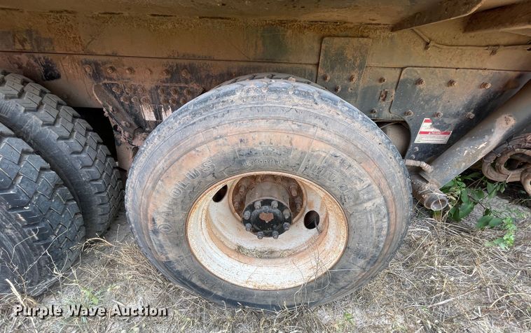 image for item DK7033 2009 Peterbilt 320  refuse truck