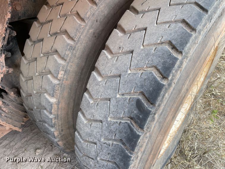 image for item DK7033 2009 Peterbilt 320  refuse truck