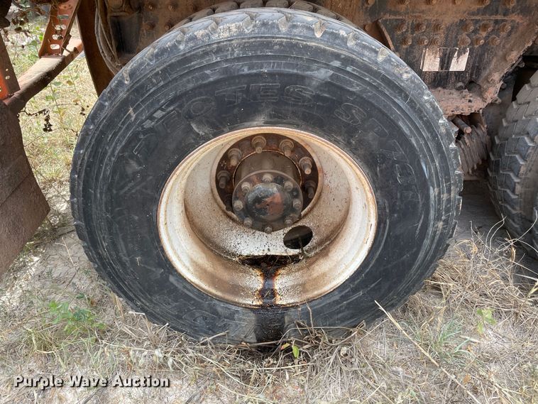 image for item DK7033 2009 Peterbilt 320  refuse truck