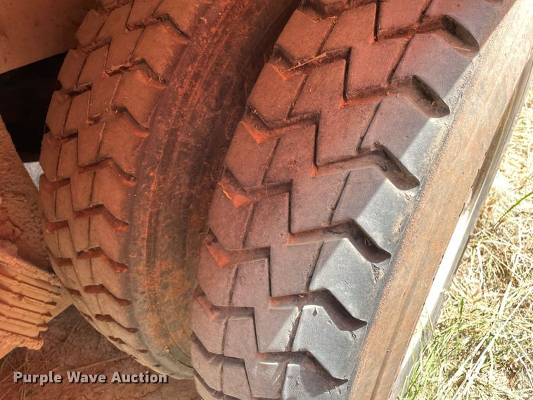 image for item DK7033 2009 Peterbilt 320  refuse truck