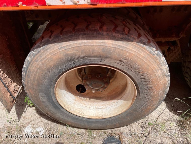 image for item DK7033 2009 Peterbilt 320  refuse truck