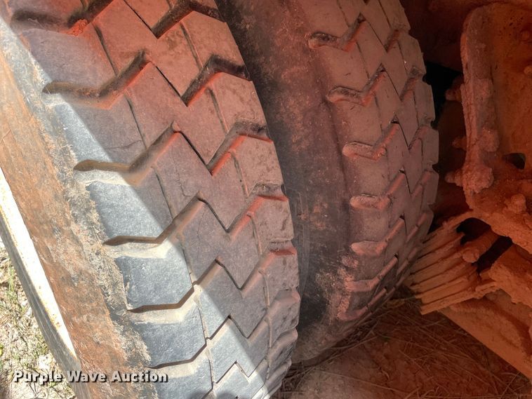 image for item DK7033 2009 Peterbilt 320  refuse truck