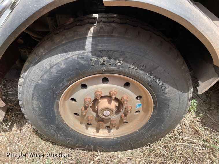 image for item DK7033 2009 Peterbilt 320  refuse truck