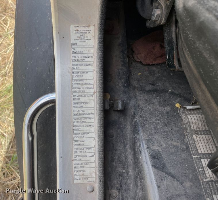 image for item DK7033 2009 Peterbilt 320  refuse truck