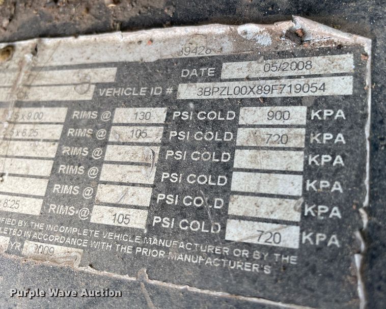 image for item DK7033 2009 Peterbilt 320  refuse truck