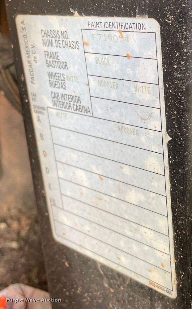 image for item DK7033 2009 Peterbilt 320  refuse truck