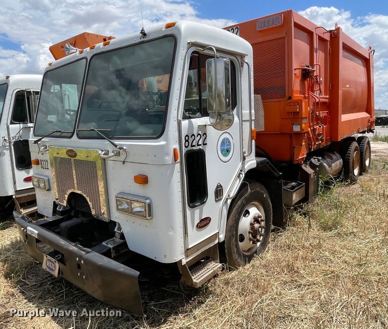 image for item DK7034 2009 Peterbilt 320  refuse truck
