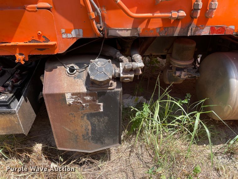 image for item DK7034 2009 Peterbilt 320  refuse truck