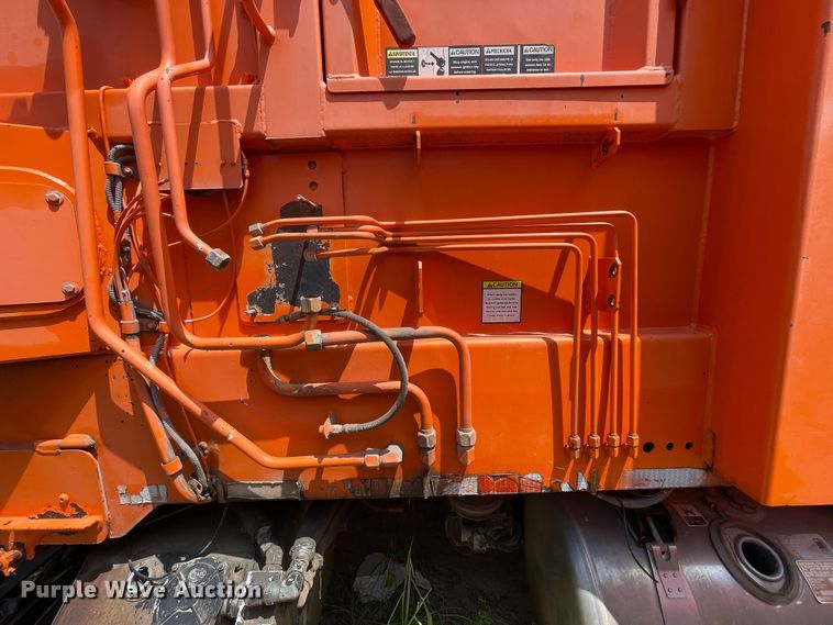 image for item DK7034 2009 Peterbilt 320  refuse truck