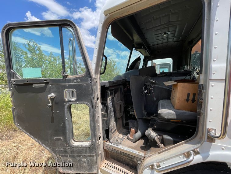 image for item DK7034 2009 Peterbilt 320  refuse truck