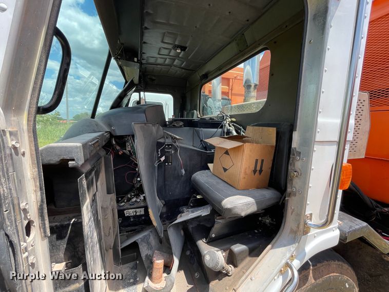 image for item DK7034 2009 Peterbilt 320  refuse truck