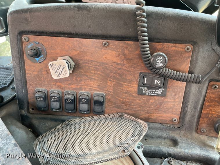 image for item DK7034 2009 Peterbilt 320  refuse truck