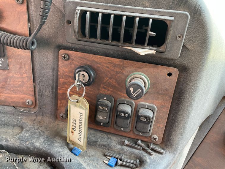 image for item DK7034 2009 Peterbilt 320  refuse truck