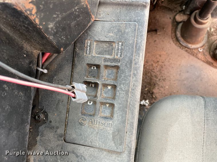 image for item DK7034 2009 Peterbilt 320  refuse truck