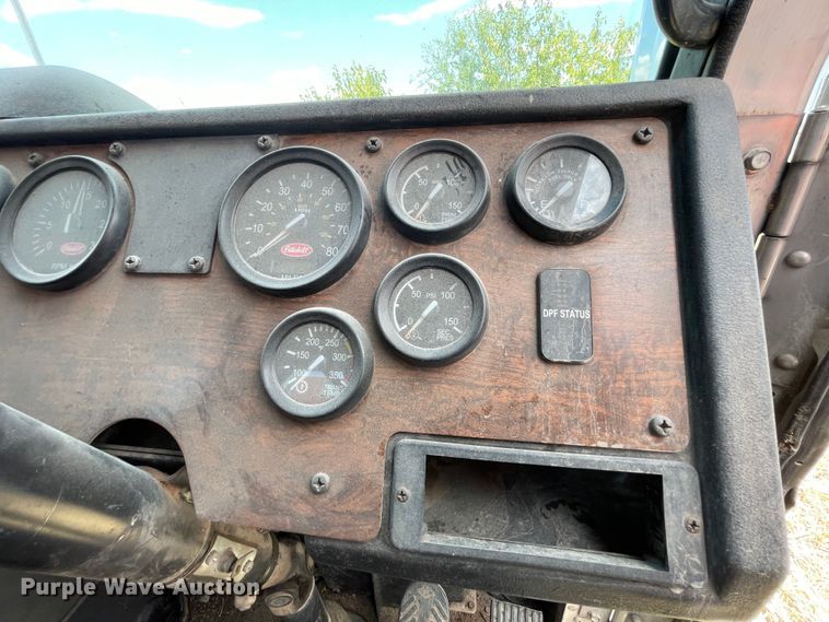 image for item DK7034 2009 Peterbilt 320  refuse truck