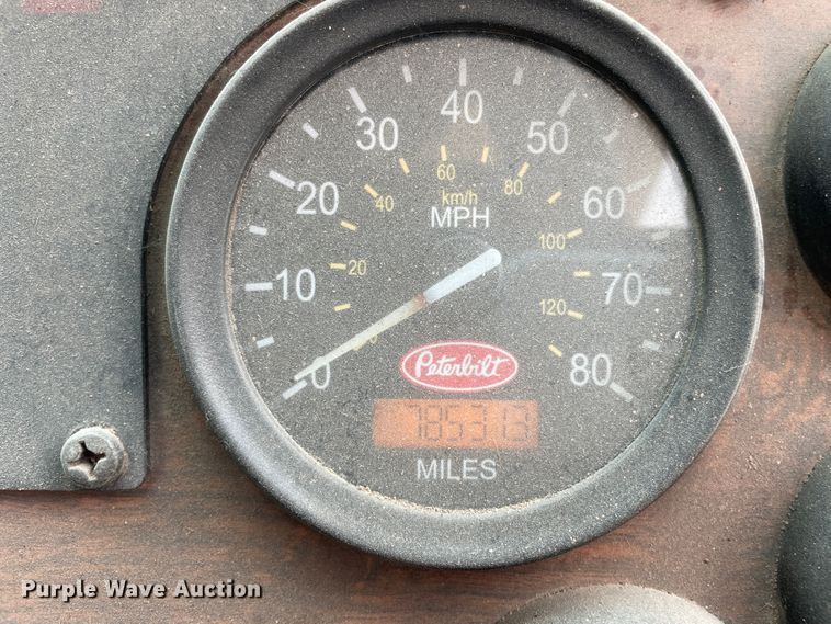 image for item DK7034 2009 Peterbilt 320  refuse truck