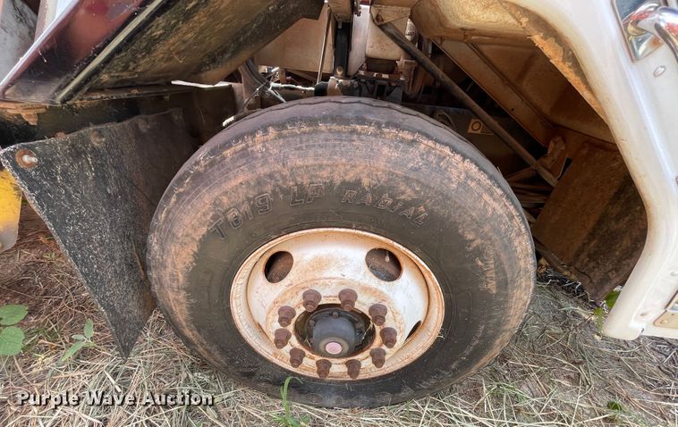 image for item DK7034 2009 Peterbilt 320  refuse truck