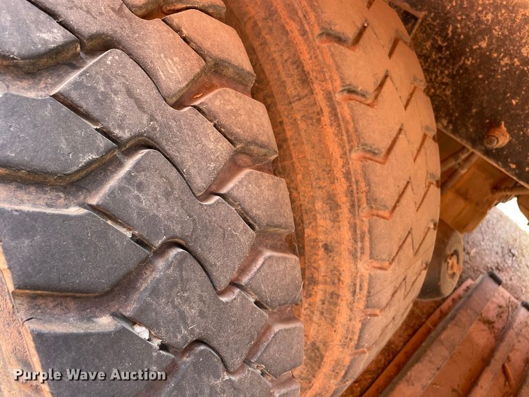 image for item DK7034 2009 Peterbilt 320  refuse truck