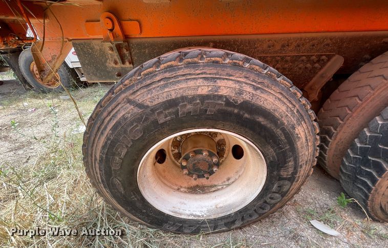 image for item DK7034 2009 Peterbilt 320  refuse truck