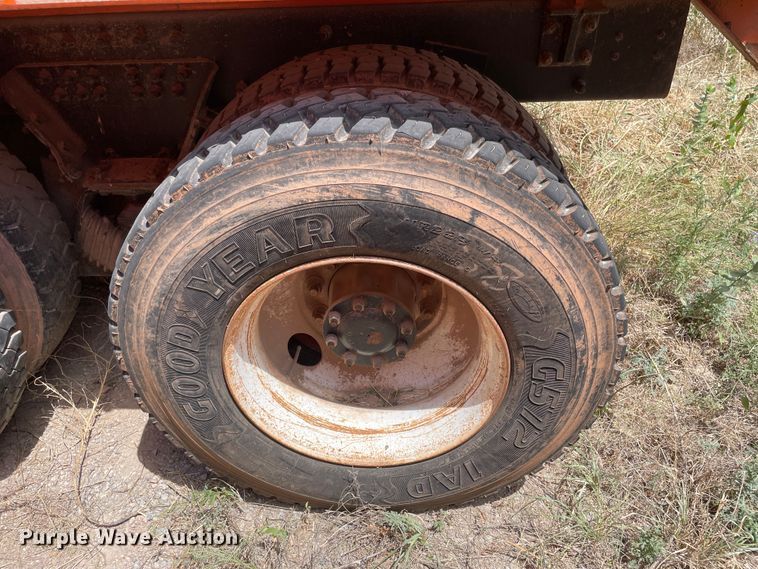 image for item DK7034 2009 Peterbilt 320  refuse truck