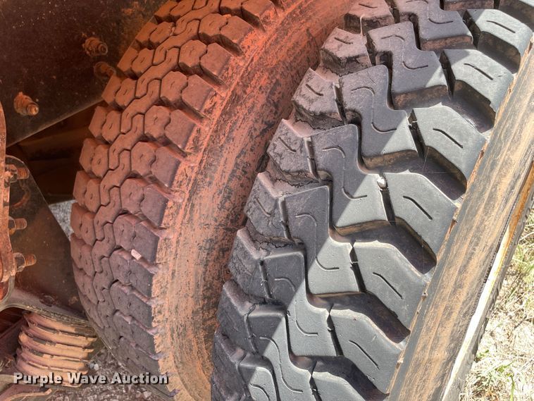 image for item DK7034 2009 Peterbilt 320  refuse truck