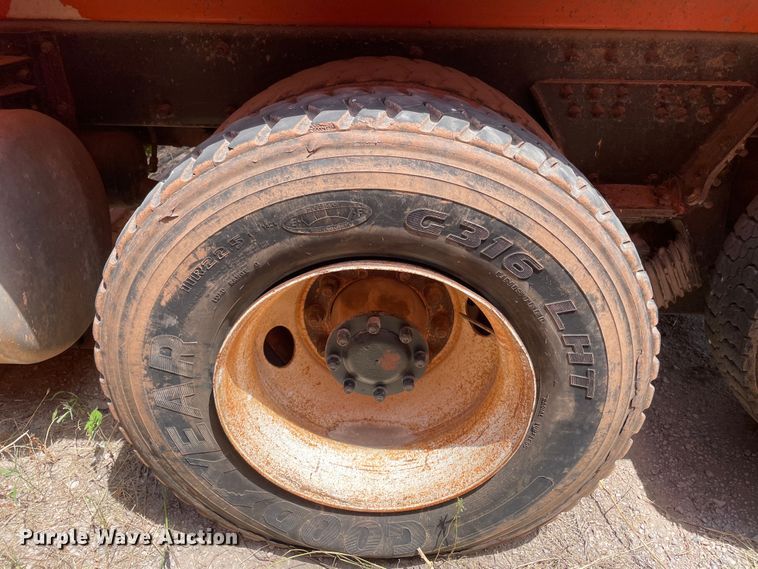 image for item DK7034 2009 Peterbilt 320  refuse truck