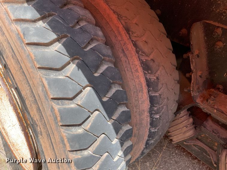 image for item DK7034 2009 Peterbilt 320  refuse truck