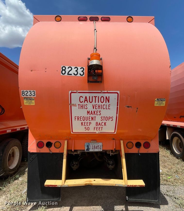 image for item DK7035 2013 Peterbilt 320  refuse truck