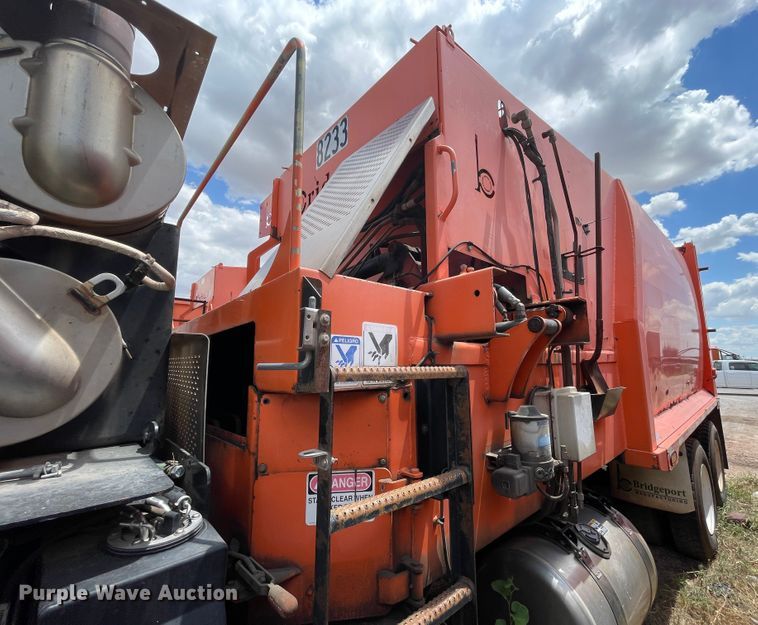 image for item DK7035 2013 Peterbilt 320  refuse truck