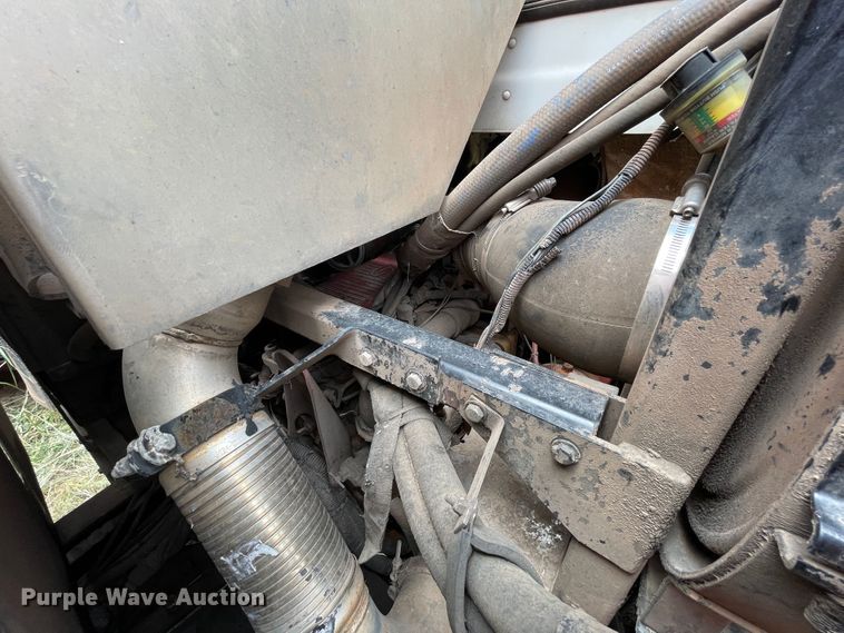 image for item DK7035 2013 Peterbilt 320  refuse truck