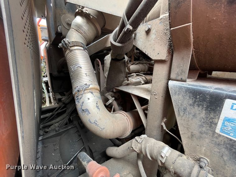 image for item DK7035 2013 Peterbilt 320  refuse truck