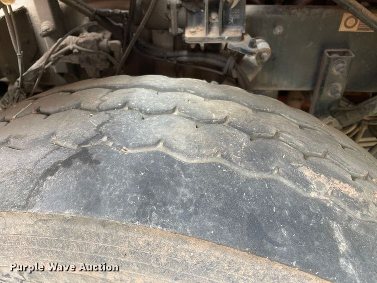 image for item DK7035 2013 Peterbilt 320  refuse truck