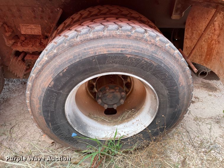 image for item DK7035 2013 Peterbilt 320  refuse truck