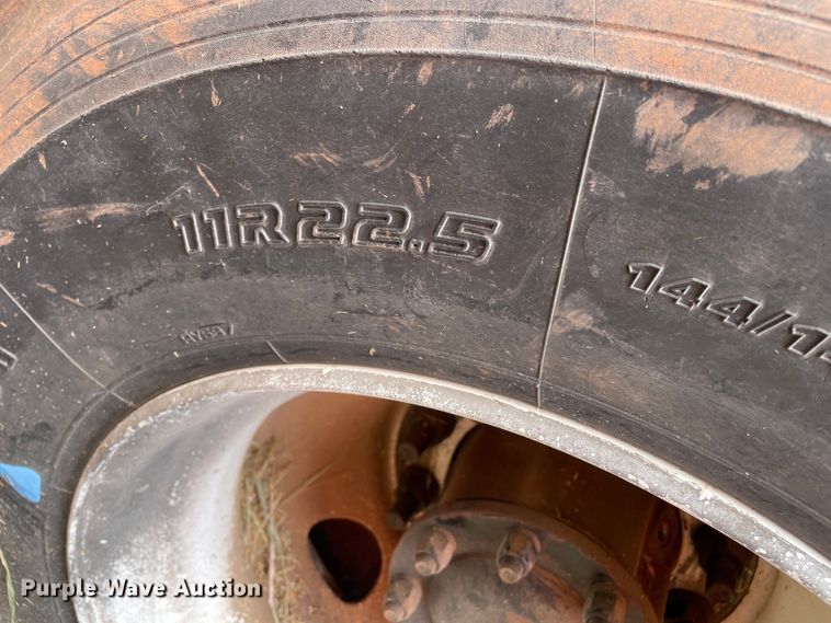 image for item DK7035 2013 Peterbilt 320  refuse truck