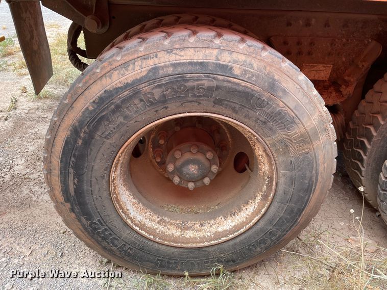 image for item DK7035 2013 Peterbilt 320  refuse truck