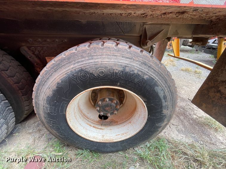 image for item DK7035 2013 Peterbilt 320  refuse truck