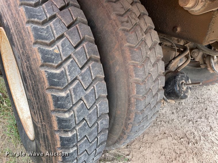 image for item DK7035 2013 Peterbilt 320  refuse truck