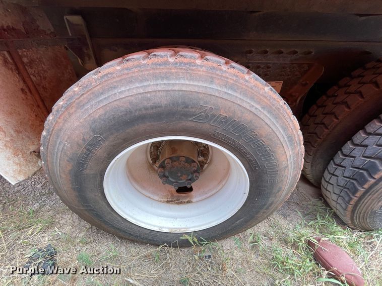 image for item DK7035 2013 Peterbilt 320  refuse truck