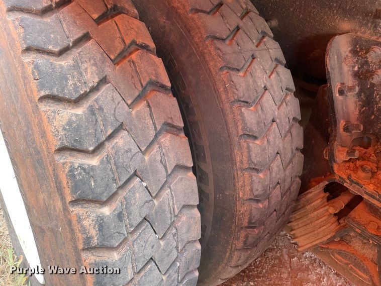 image for item DK7035 2013 Peterbilt 320  refuse truck