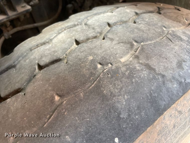 image for item DK7035 2013 Peterbilt 320  refuse truck