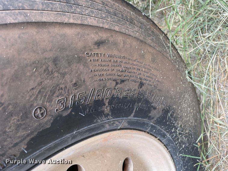 image for item DK7035 2013 Peterbilt 320  refuse truck