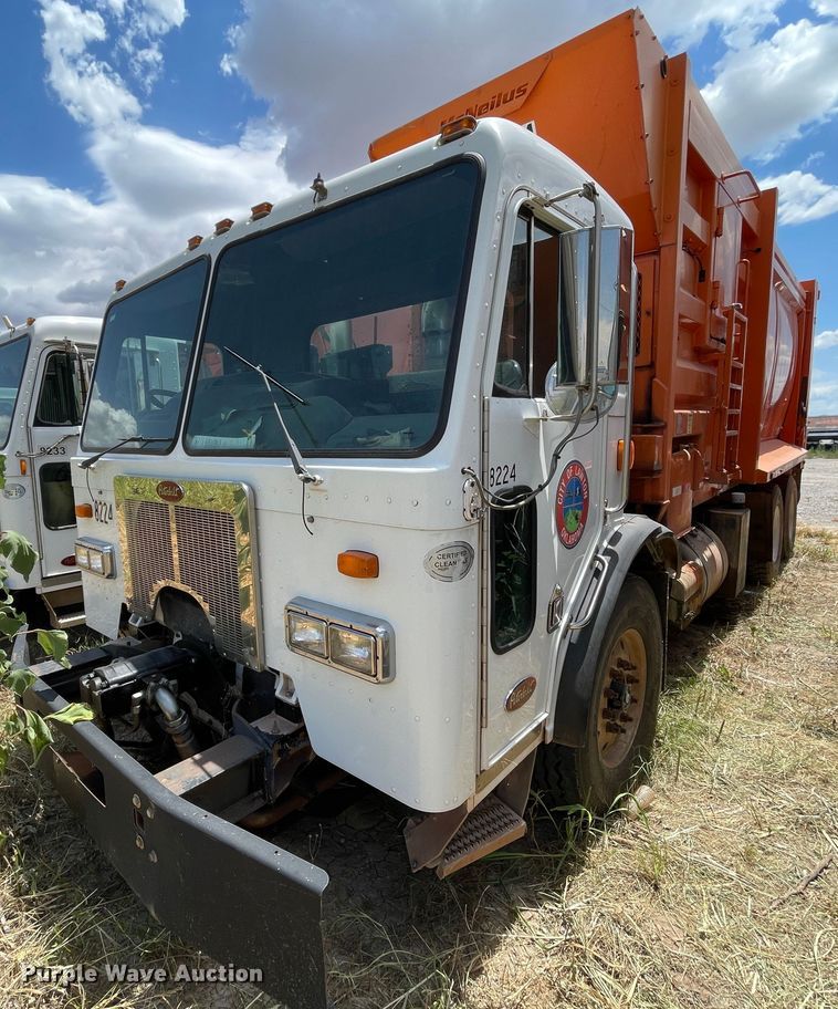 image for item DK7036 2009 Peterbilt 320  refuse truck