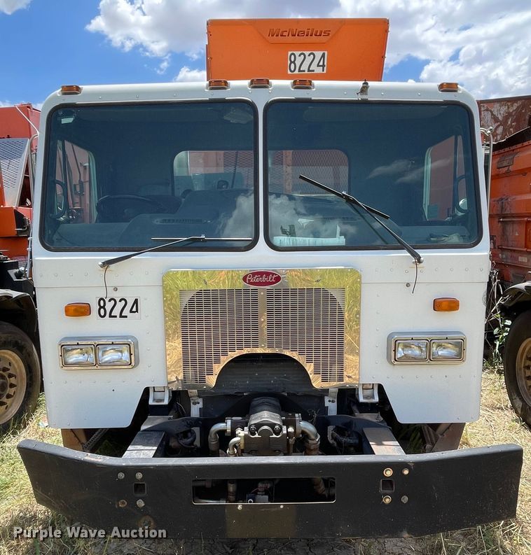 image for item DK7036 2009 Peterbilt 320  refuse truck