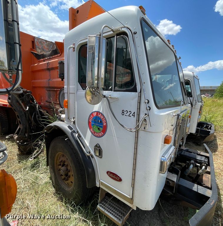 image for item DK7036 2009 Peterbilt 320  refuse truck