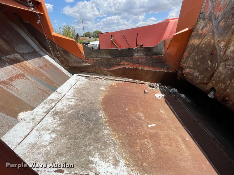 image for item DK7036 2009 Peterbilt 320  refuse truck