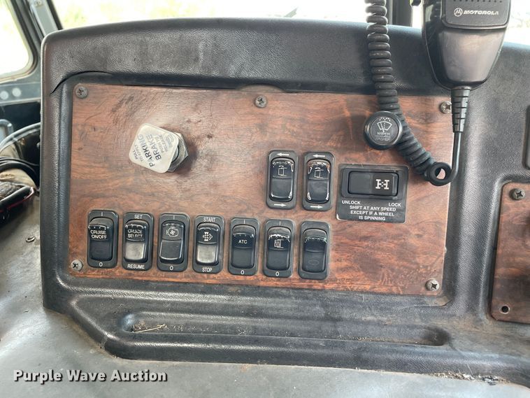 image for item DK7036 2009 Peterbilt 320  refuse truck