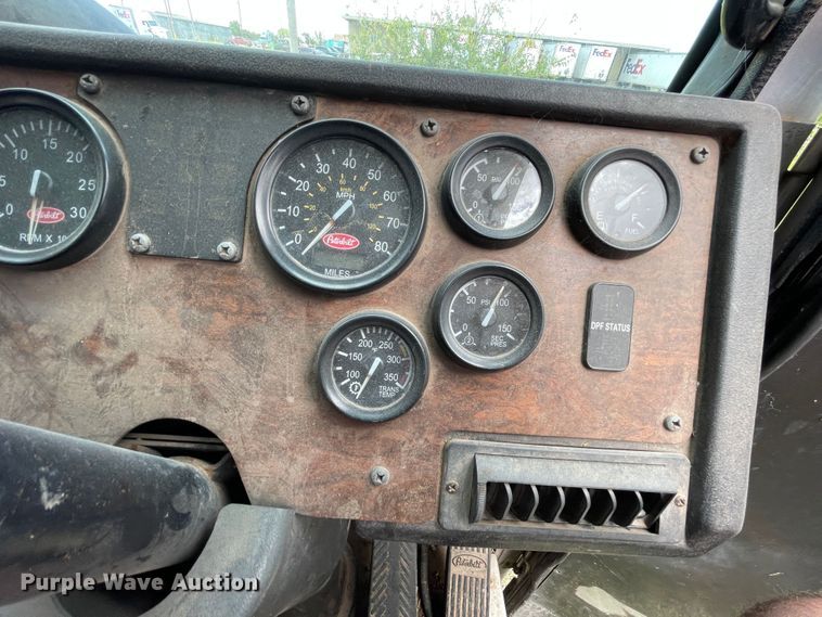 image for item DK7036 2009 Peterbilt 320  refuse truck