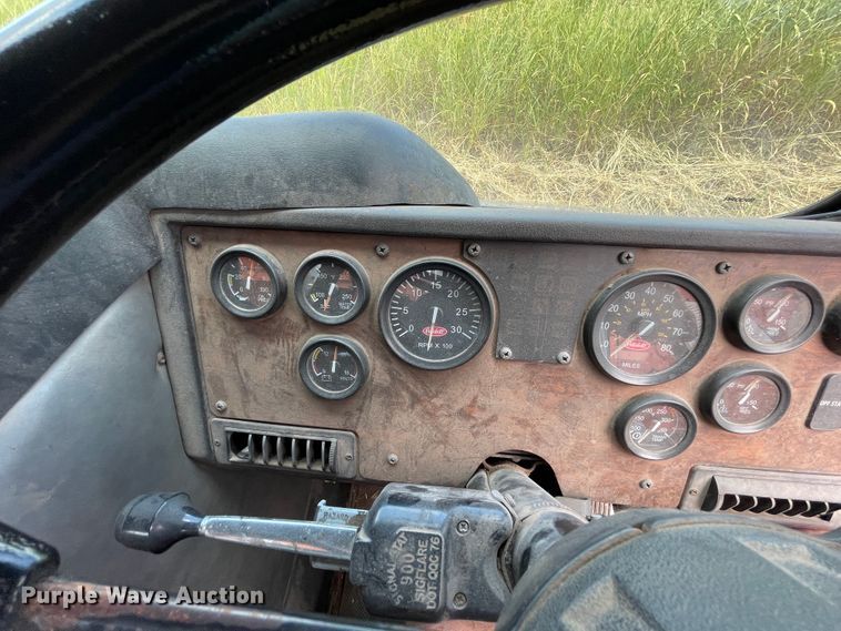 image for item DK7036 2009 Peterbilt 320  refuse truck