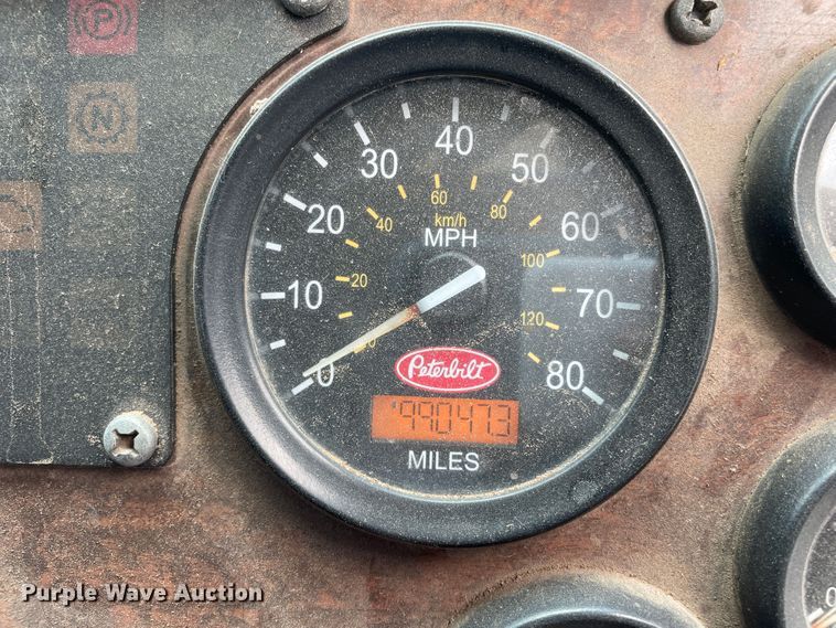 image for item DK7036 2009 Peterbilt 320  refuse truck